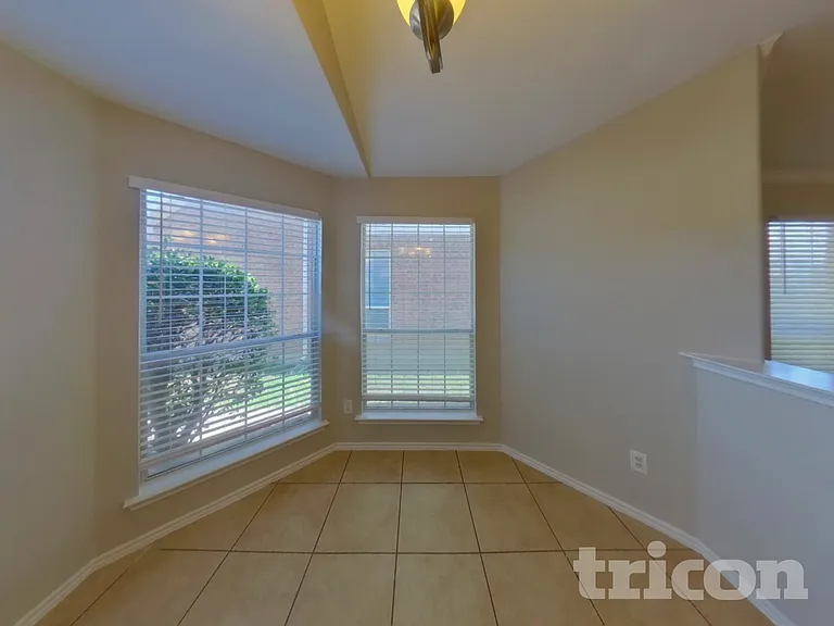 2116 Charmion Ln — Photo 4