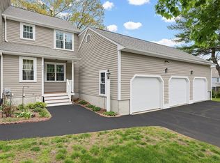 204 Laurelwood Dr #204, Hopedale, MA 01747