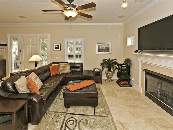 4th image of 2368 Riverside Ave #5