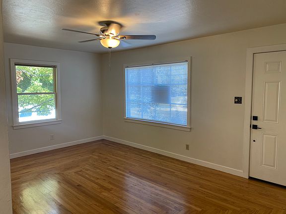 3rd image of 407 Yosemite St