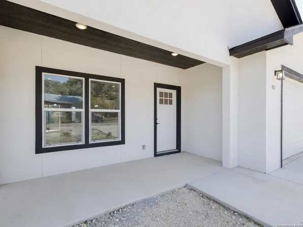 421 rainbow, Lakehills, TX 78063