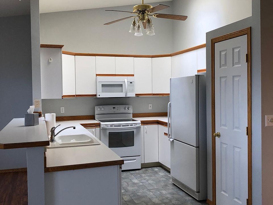 Kitchen (with new dishwasher)