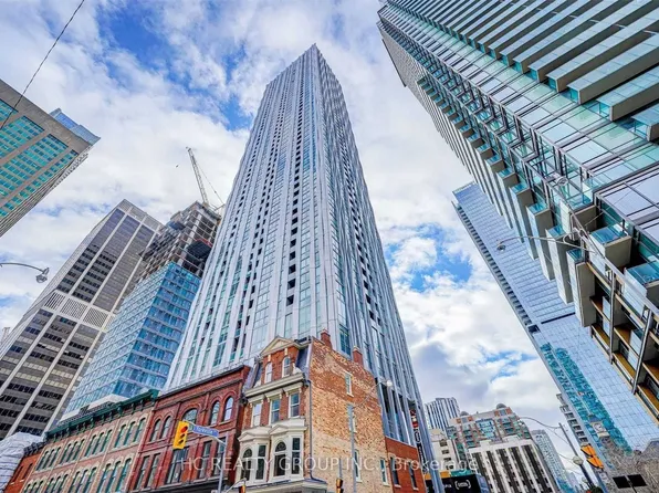 1 Yorkville Ave, Toronto, ON