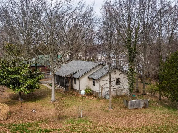 12196 Laguna Dr, Marion, IL 62959