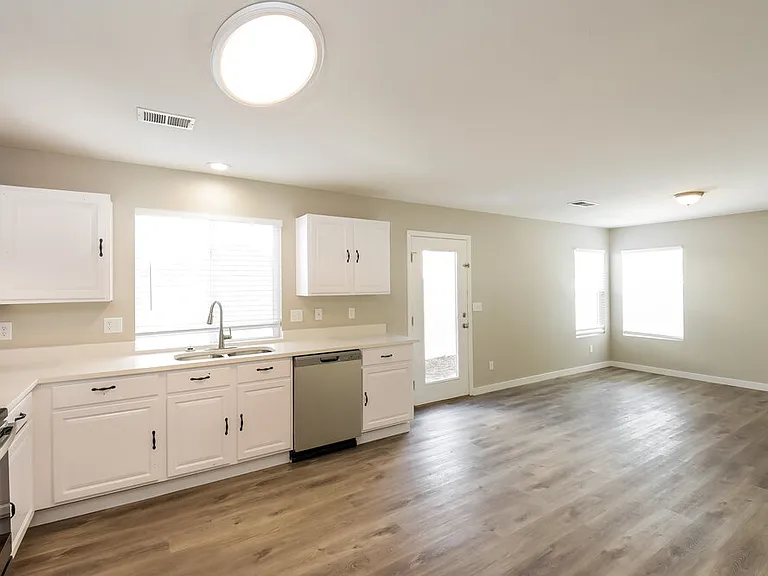 18619 E 46th Pl — Photo 10