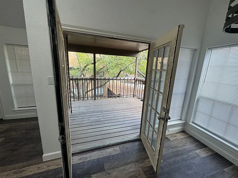 8611 Datapoint Dr #32 — Photo 25