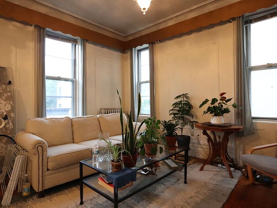 1st image of 682 Saint Johns Pl #3E