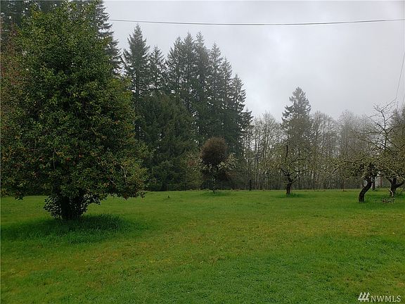 3rd image of 1221 Woodside Dr