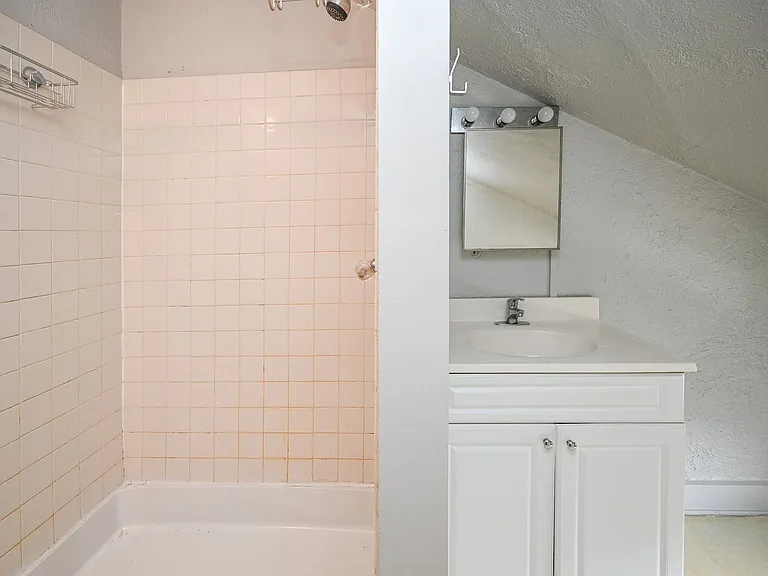 2431 Ohio Ave #4 — Photo 10