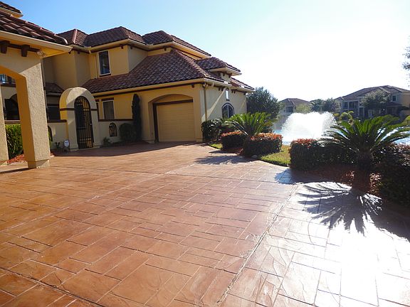 side view of fountain