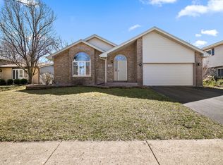 5313 Imperial Dr, Richton Park, IL 60471