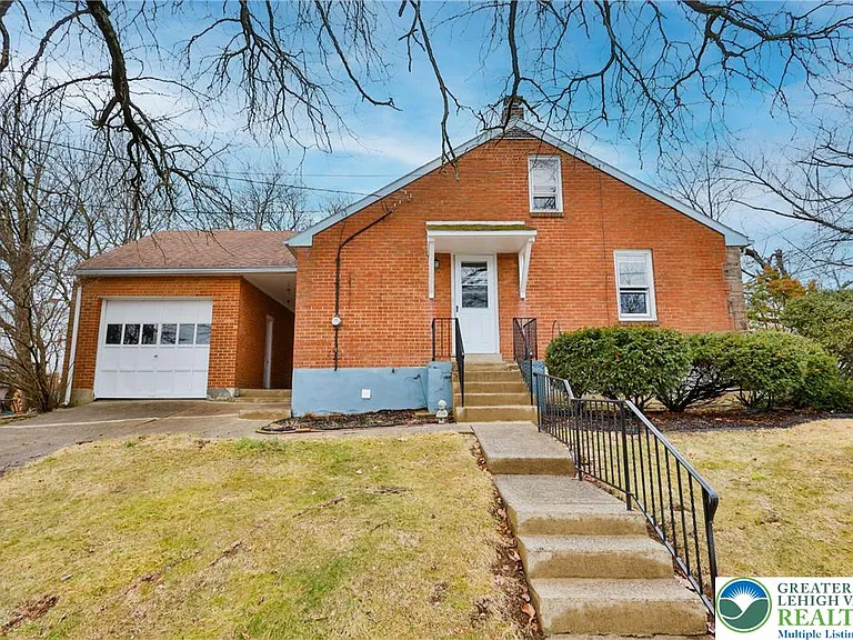 336 E Market St — Photo 24