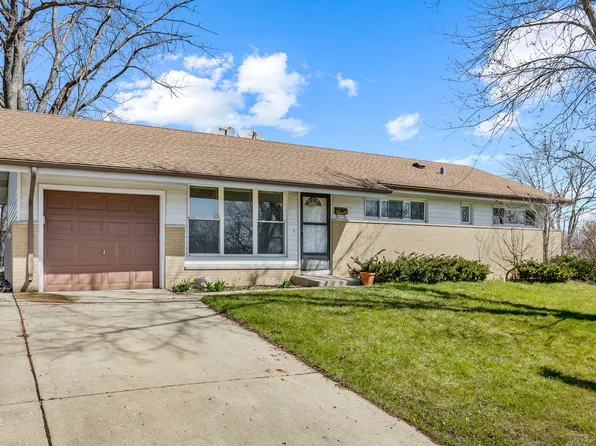 580 Newark Ln, Hoffman Estates, IL 60169