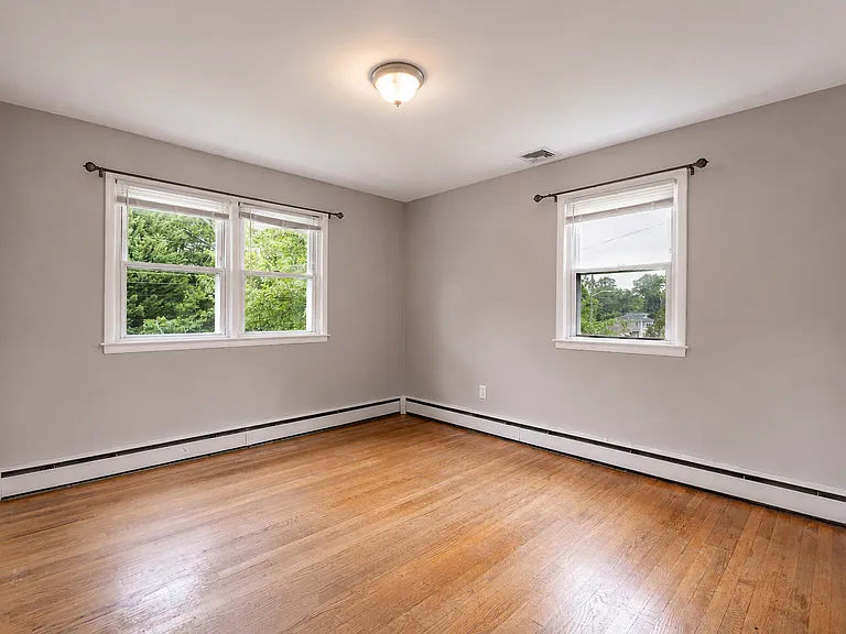 225 Claflin Ave — Photo 13