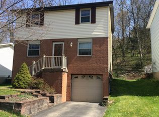 230 Valley Stream Dr, Delmont, PA