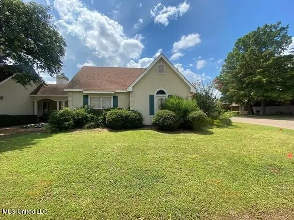 211 Greenfield Dr, Greenwood, MS 38930