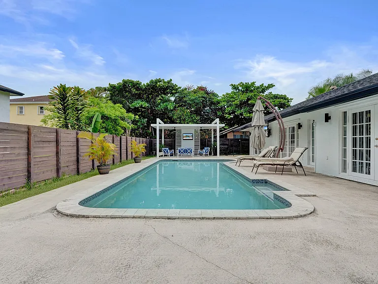 620 SW 100th Ave — Photo 63