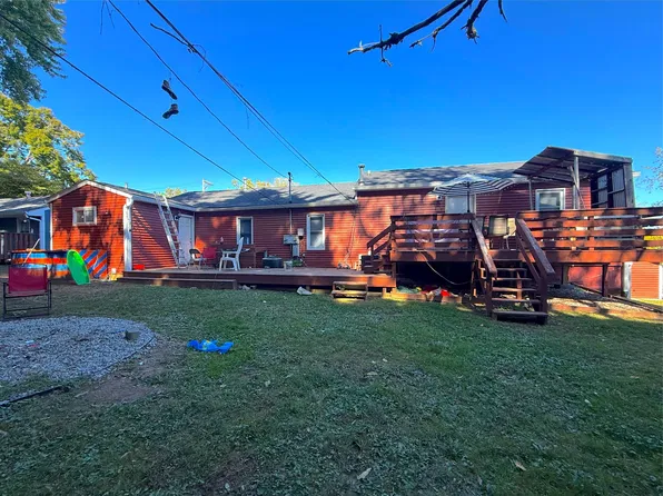 **August 2027** Perfect for IU Football Fans!! 5 Bed, 2.5 Bath with Outdoor Space!!