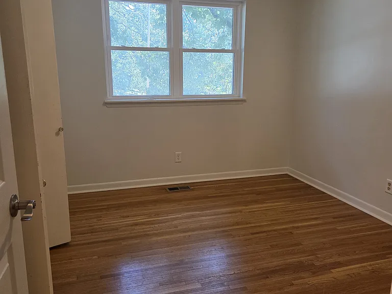 1106 N Hughes St — Photo 18