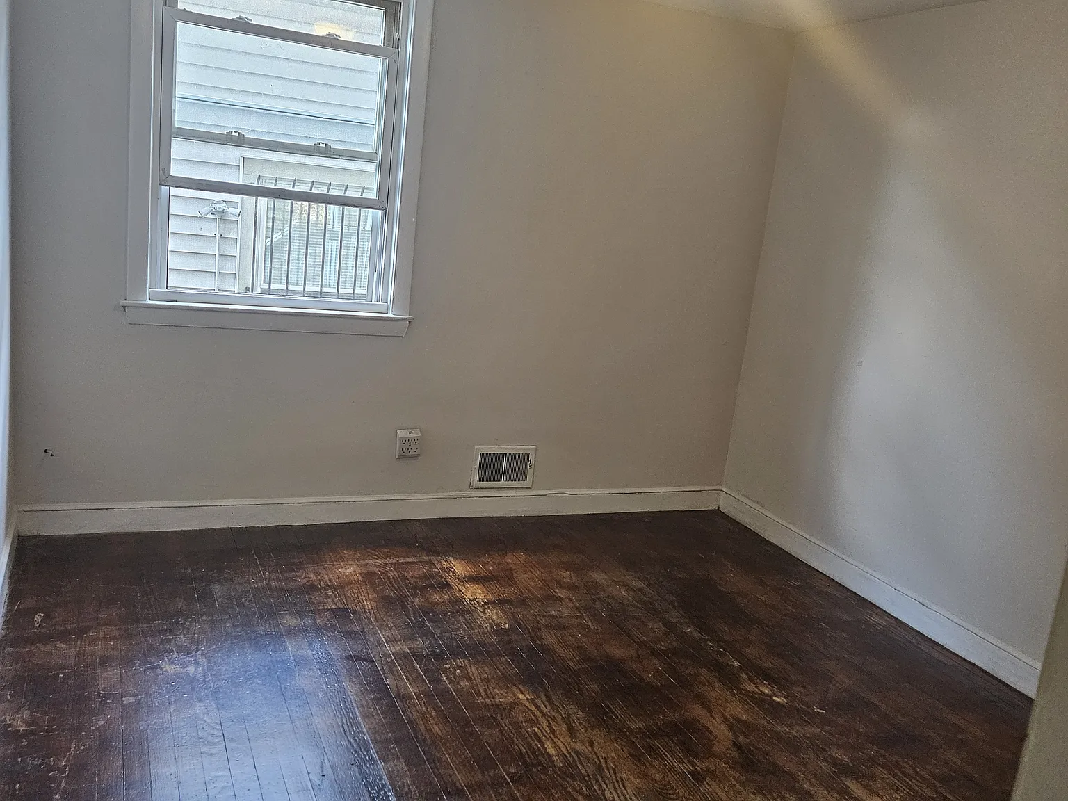 1 bed, 300 sqft, $2,100 — Photo 1