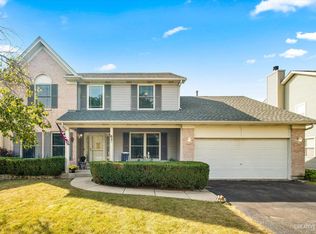63 S Hankes Rd, Aurora, IL 60506