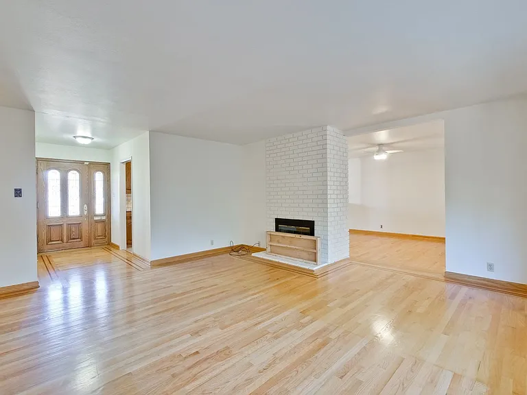 4712 Clarendon Dr — Photo 37