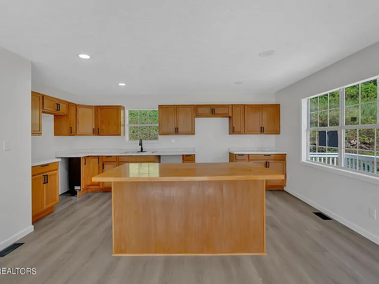1115 Back Valley Rd — Photo 4