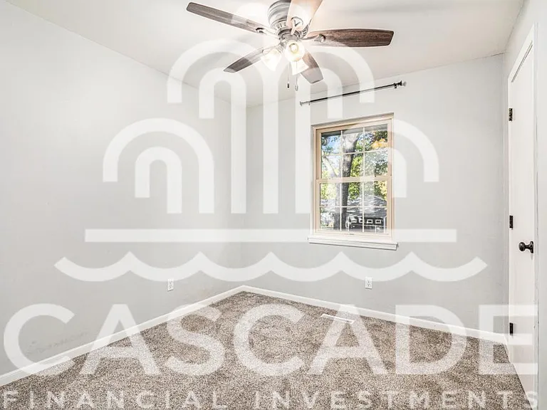 300 SE Circleview Dr — Photo 11