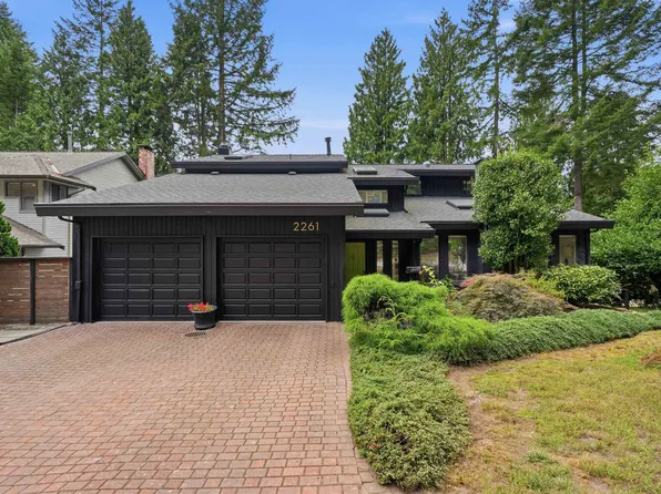 2261 Hill Dr, North Vancouver, BC V7H 2N1