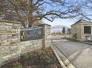 23185 N Enclave Rd, Lake Barrington, IL 60010