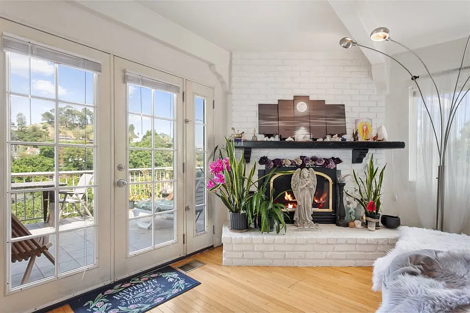 4 bed, 4000 sqft, $1,900 — Photo 3