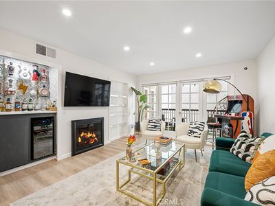 906 N Doheny Dr APT 318, West Hollywood, CA, 90069