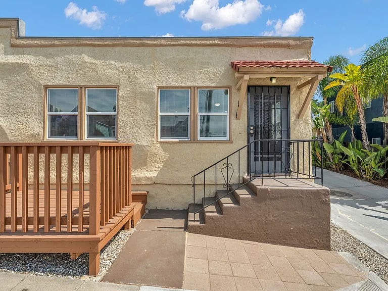 1922 Howard Ave #1922 — Photo 4