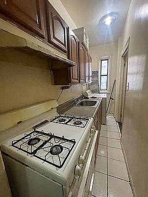 3rd image of 712 E 27th St APT 1D