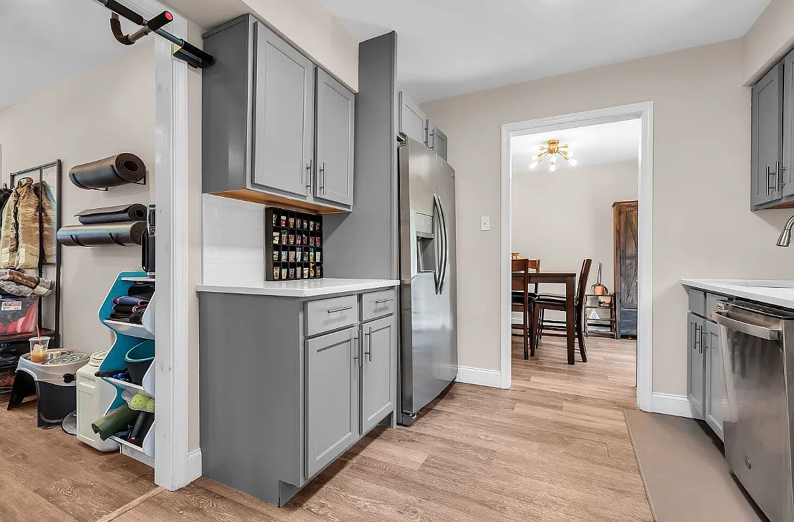 3 bed, 1300 sqft, $3,200 — Photo 3