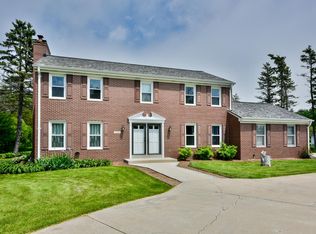 9340 N Port Washington Rd, Bayside, WI 53217