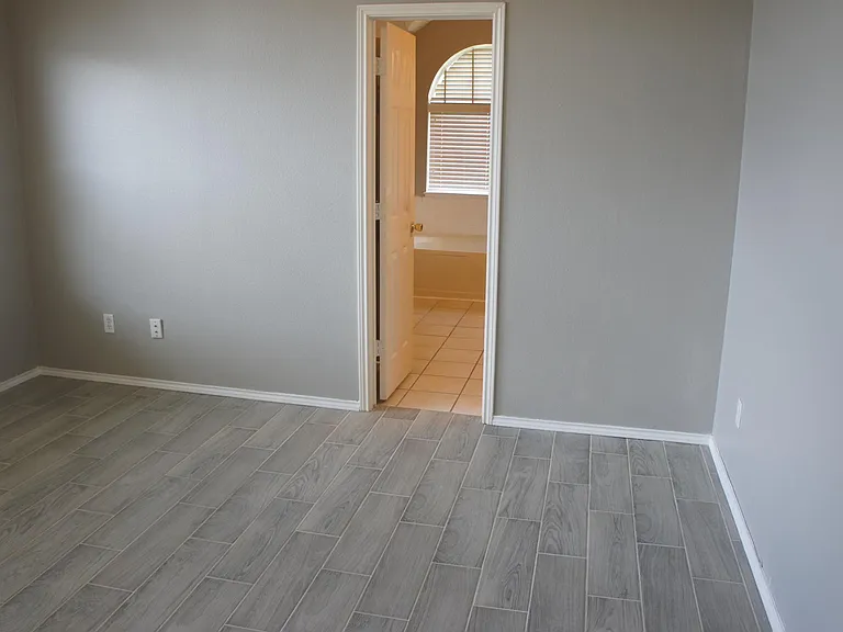 1839 Hillwood Dr — Photo 5