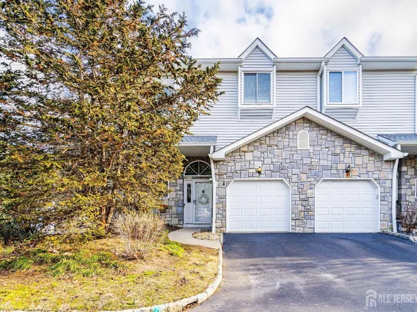 6 Linbrook Dr, Laurence Harbor, NJ 08879
