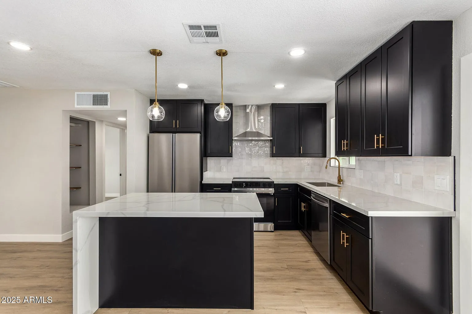 313 E Fillmore St — Photo 3