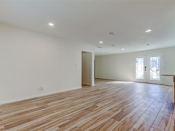 5th image of 3936 E Eden Roc Cir
