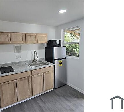 1st image of 3212 E Henry Ave #B