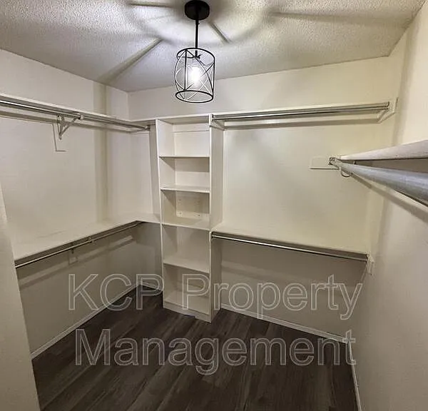 8812 Skypark Dr — Photo 17
