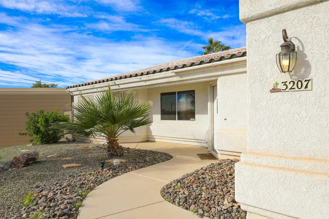 3 bed, 1595 sqft, $2,595 — Photo 2