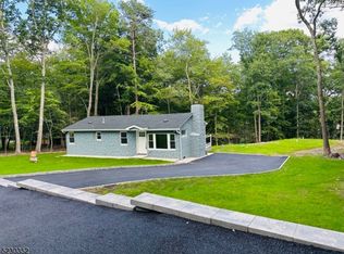 27 Mountain Rd, Newton, NJ 07860
