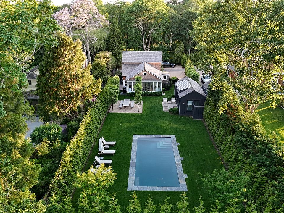 1st image of 6 Cozzens Ln