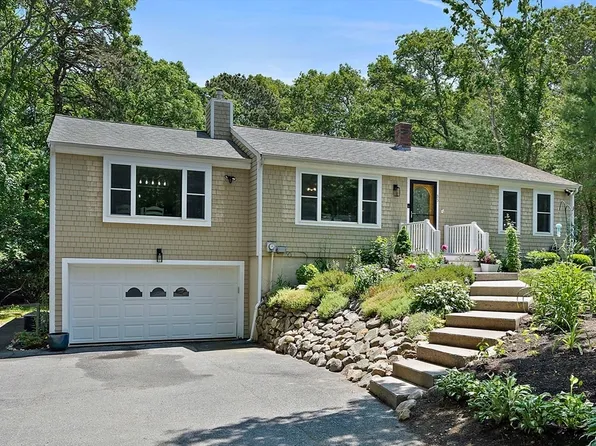 35 Braeburn Ct, East Falmouth, MA 02536
