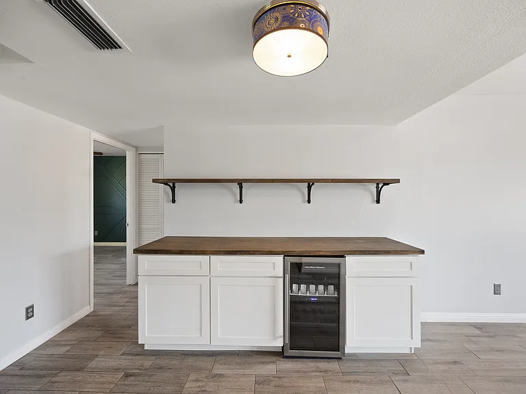 1110 E Redfield Rd — Photo 9