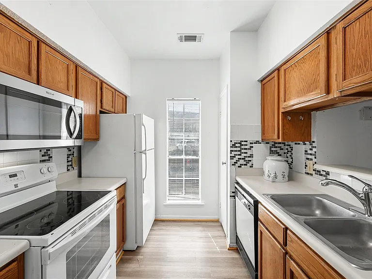 7575 Cambridge St #1304 — Photo 23