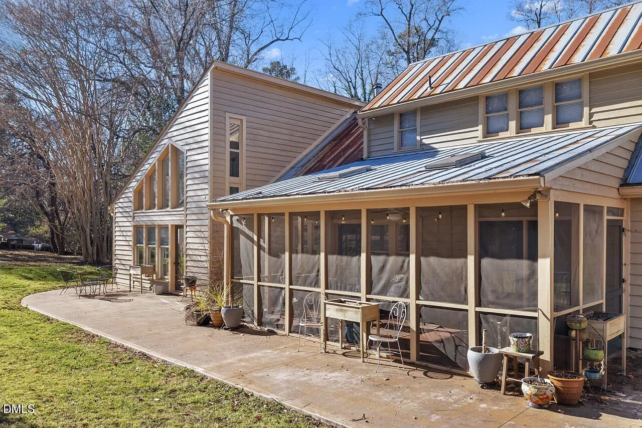 3 bed, 2.0 bath, $4,200 — Photo 2