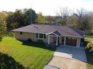 3310 S Apple River Rd, Elizabeth, IL 61028